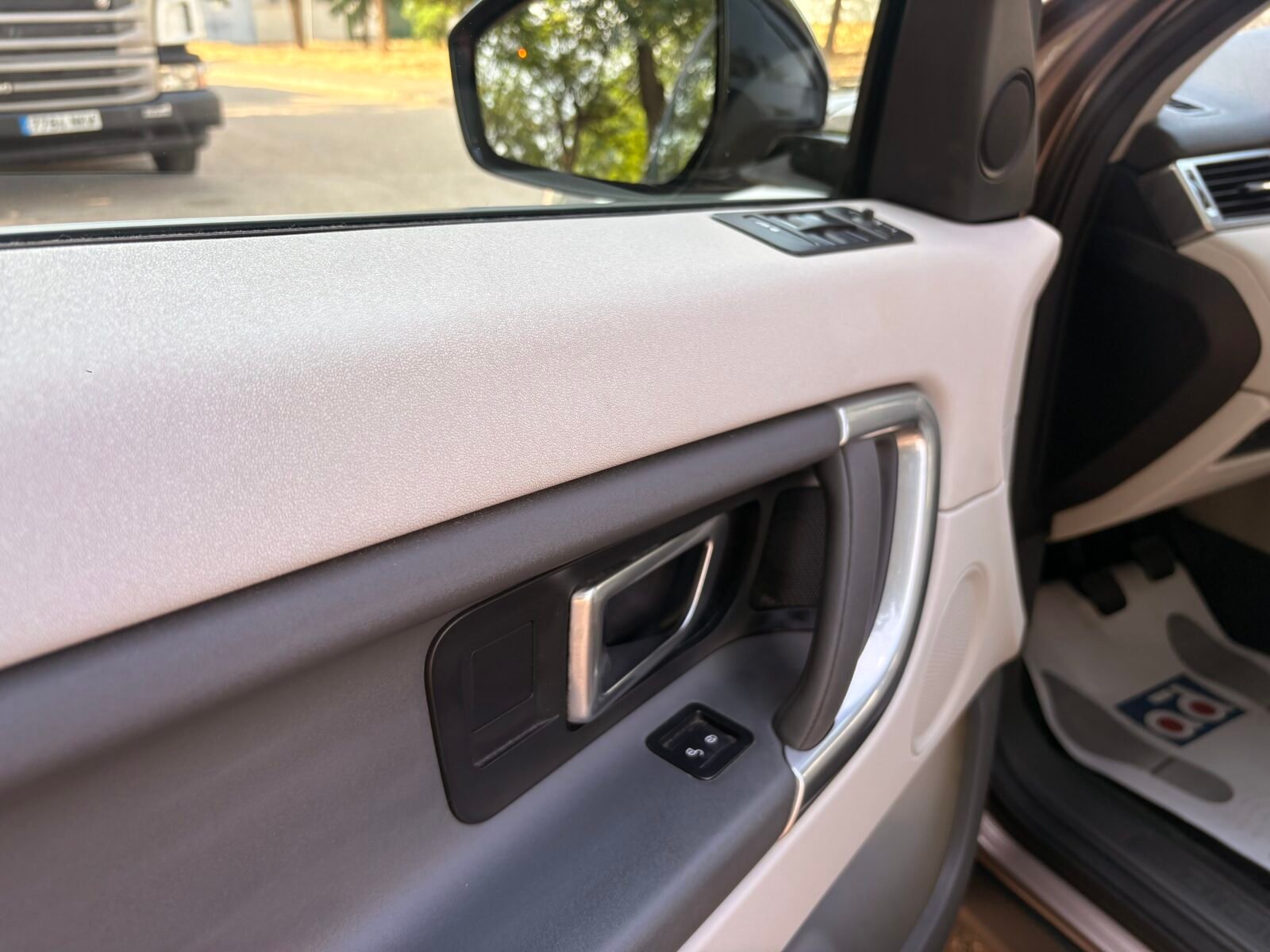 LAND-ROVER Discovery Sport