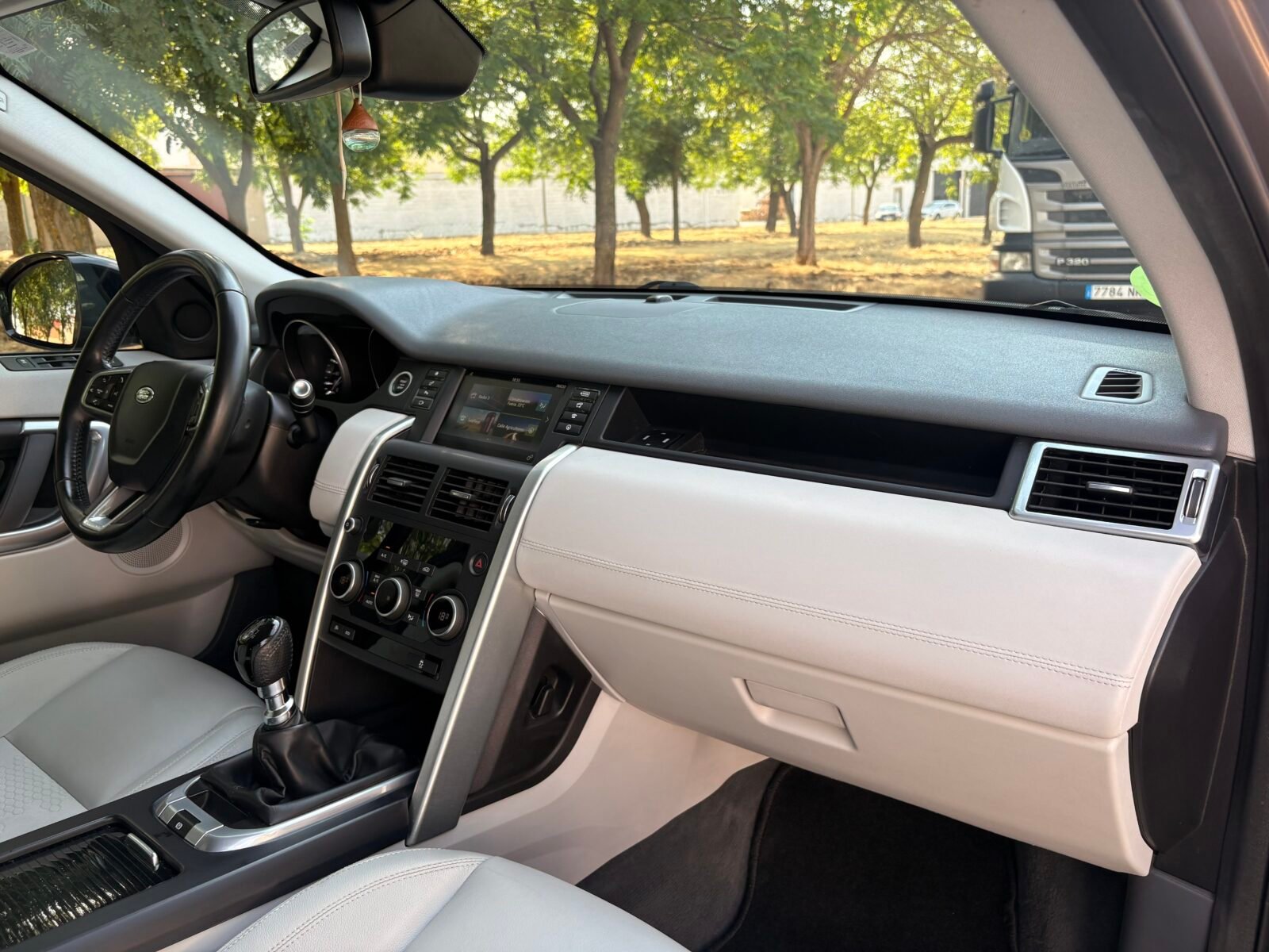 LAND-ROVER Discovery Sport